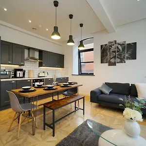 https://stylish-elegant-city-centre-apartment.yorkshirehotels.net